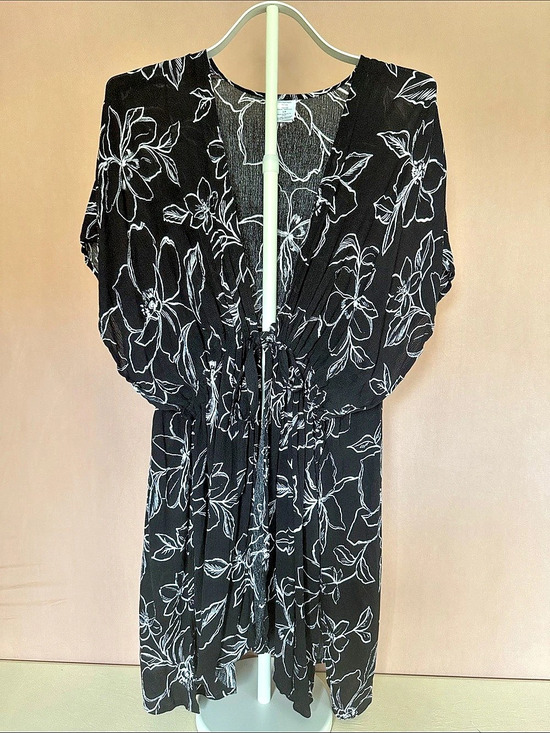 Time and Tru Dresses & Skirts - Time and Tru Floral Mini Dress Cover Up in Black & White Floral Size Small-Med.
